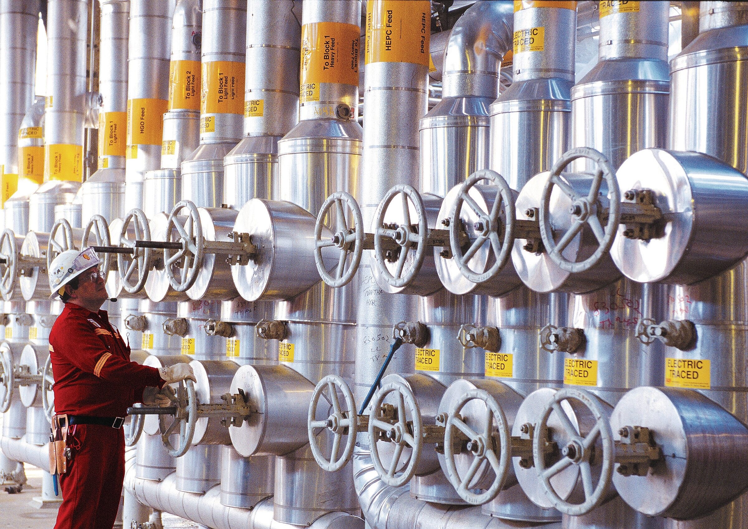 Shell worker oversees a hydrogenation plant